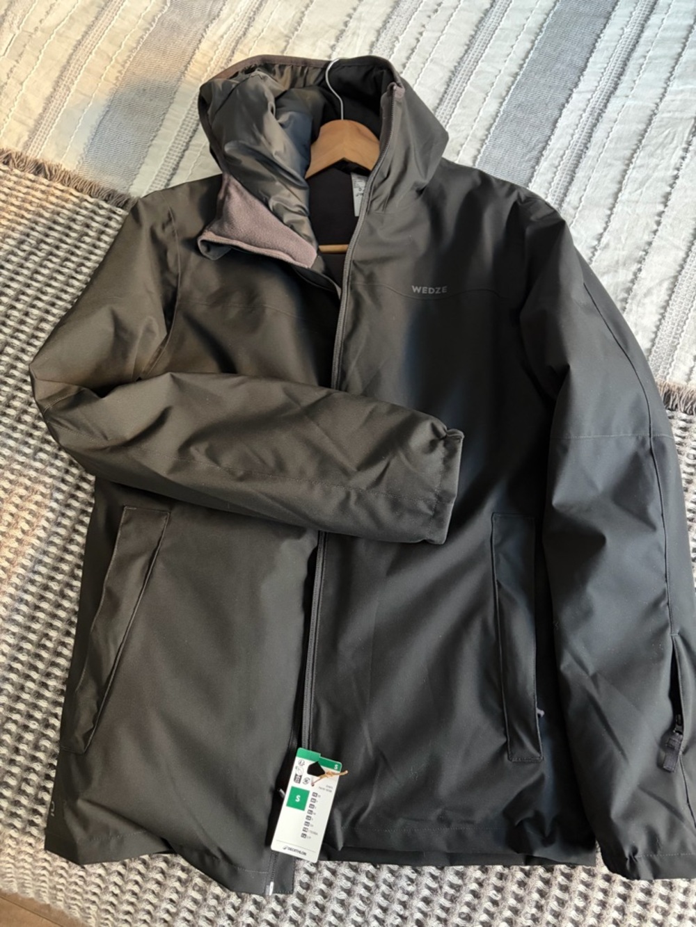 Men's Black Hooded Ski Jacket brand new.